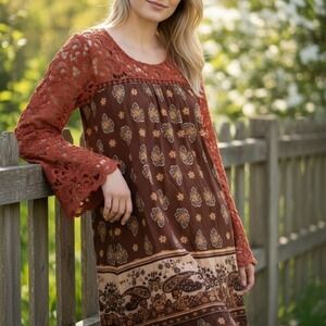 Blu‎ Pepper EUC Crochet Lace Dress Burgundy and Cream Sz. S